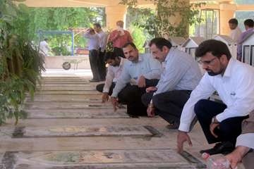 زيارت قبور شهدا در استان بوشهر