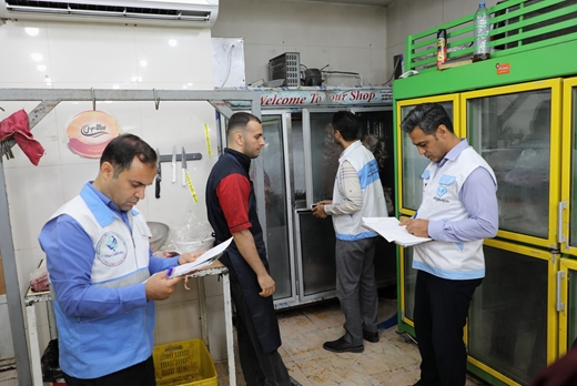 فتوکلیپ؛ نظارت و بازدید مشترک دامپزشکی، دانشگاه علوم پزشکی و دادستانی از مراکز عرضه فرآورده خام دامی در شهر بوشهر